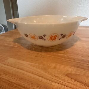 Vintage  Town and Country Pyrex Bowl 4qt